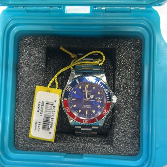 Invicta Silver and Blue Dive Watch - Picture 10 of 11